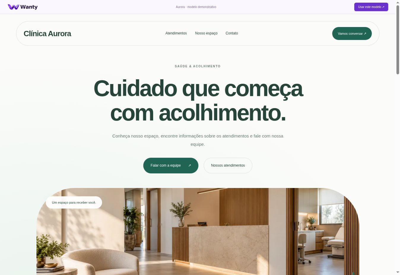 Layout Aurora: Navegação arredondada, capa central e cartões de especialidades.
